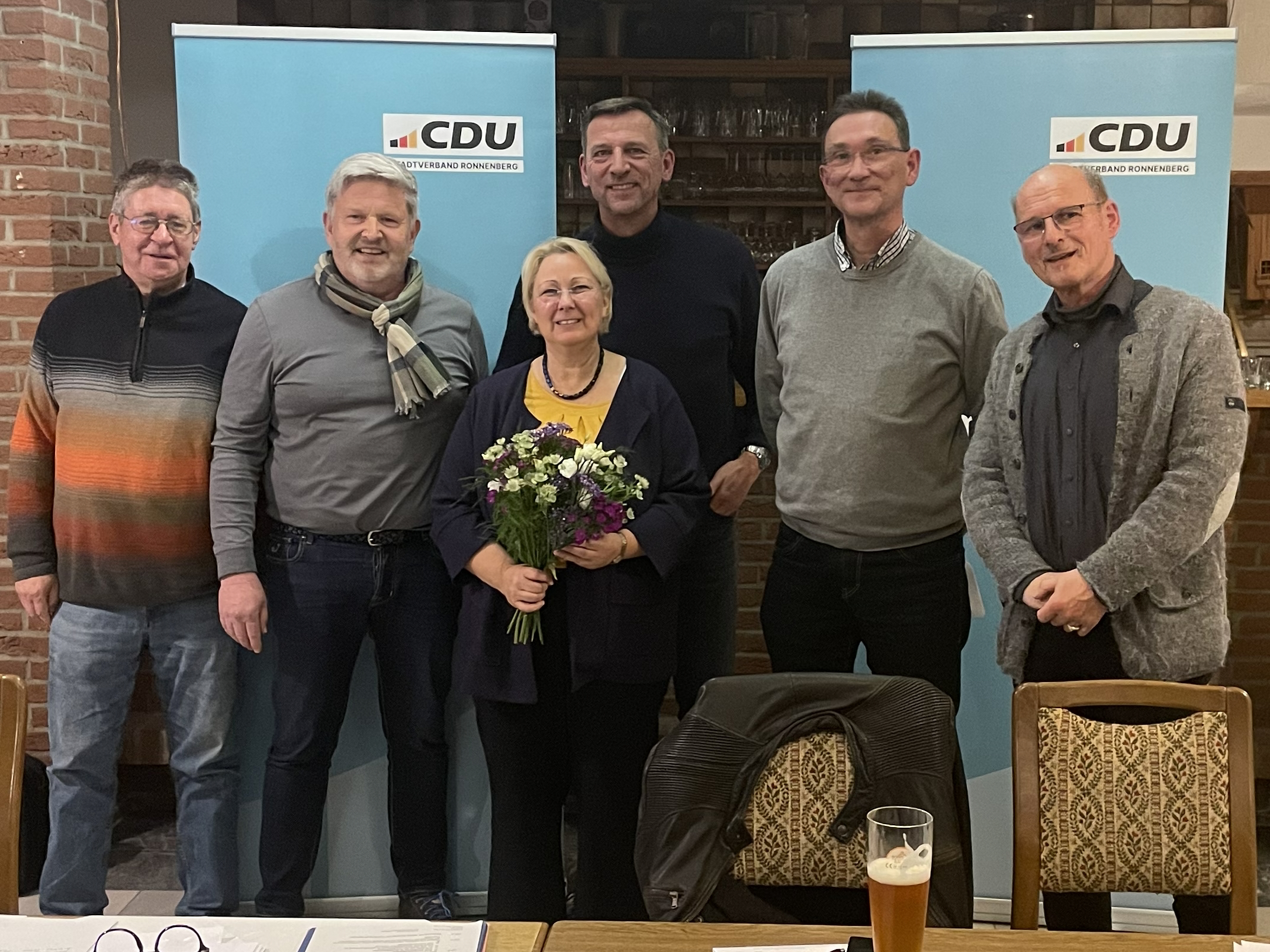 Von Links: Jörg Garbe, Henning Bitter, Stephanie Harms, Torsten Luhm, Bernd Zander und Michael Sennholz Von Links: Jörg Garbe, Henning Bitter, Stephanie Harms, Torsten Luhm, Bernd Zander und Michael Sennholz